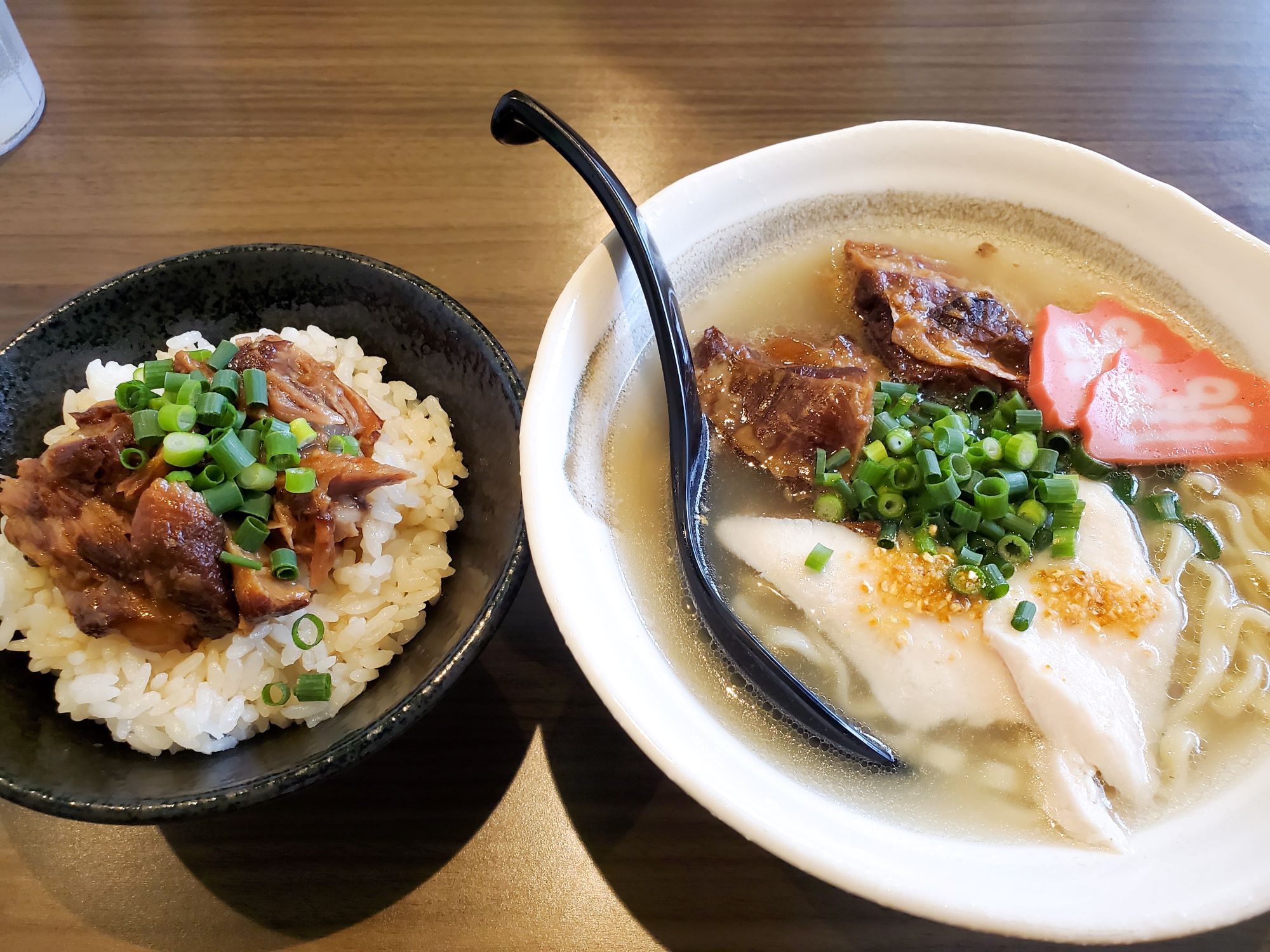 沖縄そば　「麺処まんねん」